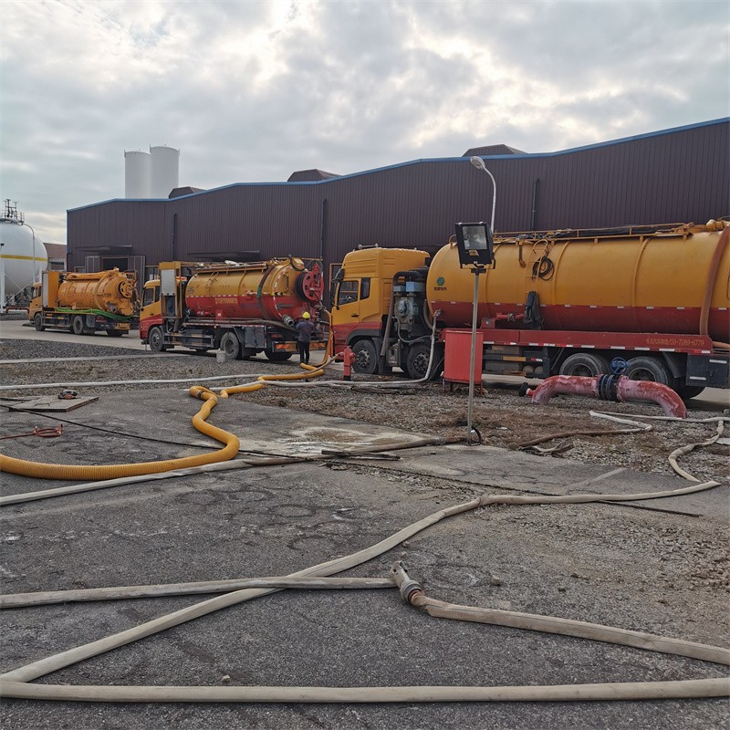 新宁污水池清理